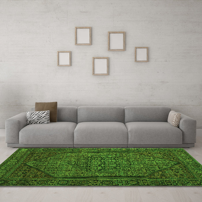 Machine Washable Persian Green Traditional Area Rugs in a Living Room,, wshtr25grn