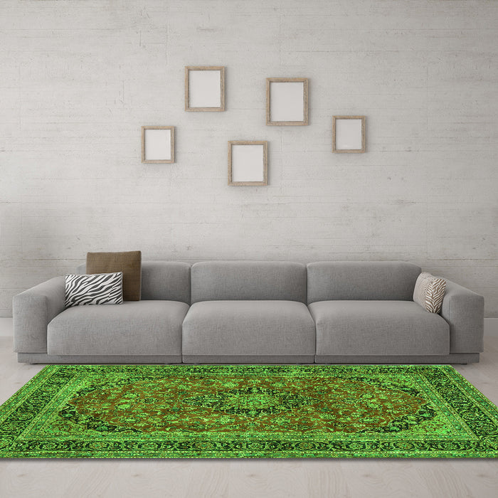 Machine Washable Medallion Green Traditional Area Rugs in a Living Room,, wshtr2602grn