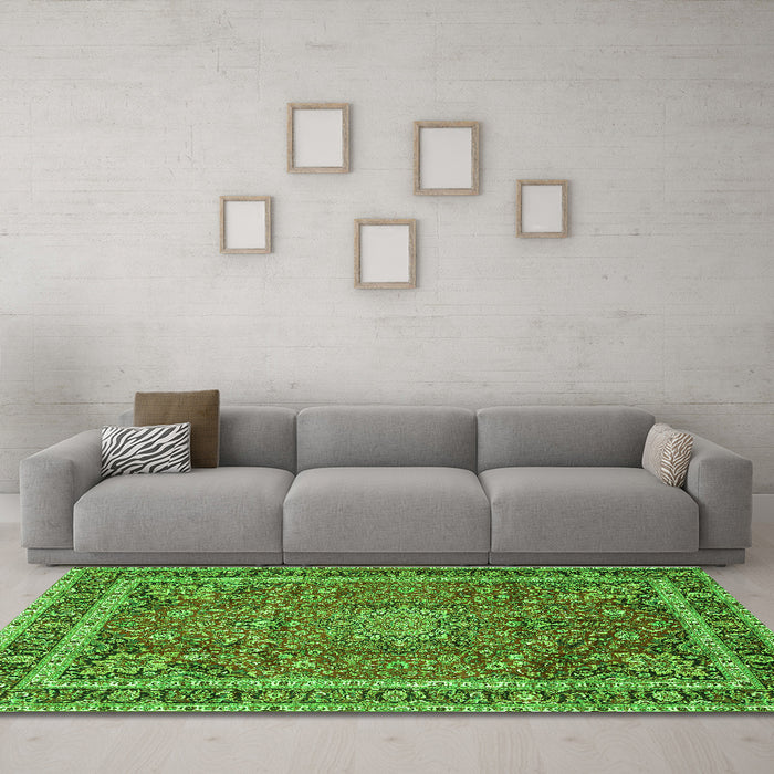 Machine Washable Persian Green Traditional Area Rugs in a Living Room,, wshtr2604grn