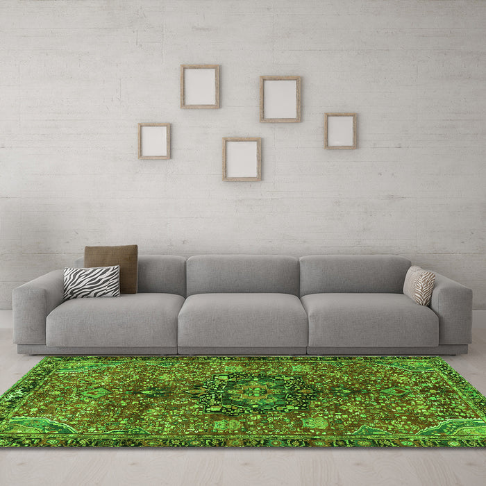 Machine Washable Persian Green Traditional Area Rugs in a Living Room,, wshtr2606grn
