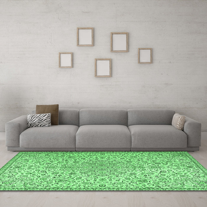 Machine Washable Persian Emerald Green Traditional Area Rugs in a Living Room,, wshtr2607emgrn