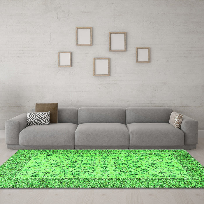 Machine Washable Persian Green Traditional Area Rugs in a Living Room,, wshtr2608grn