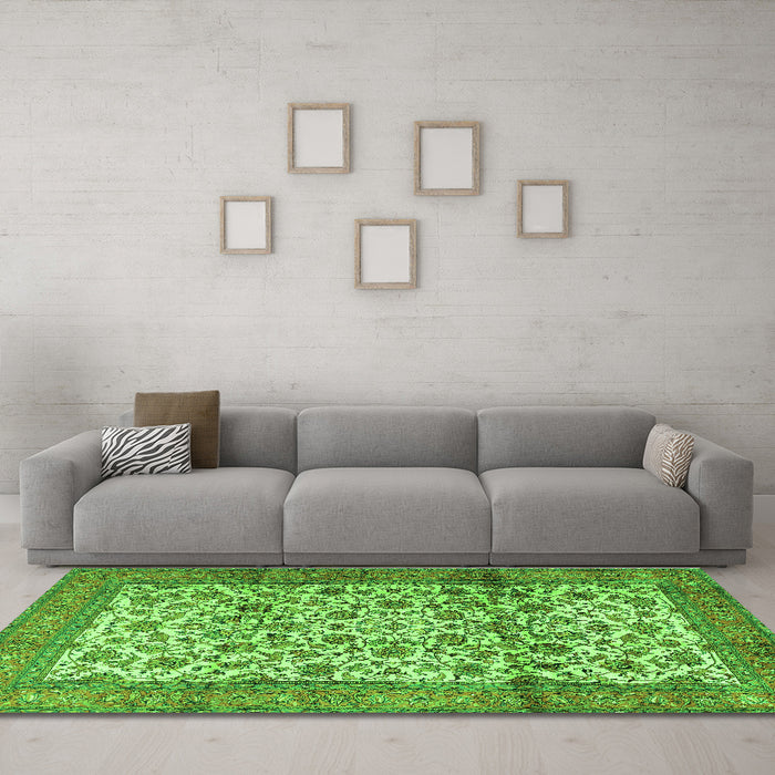 Machine Washable Persian Green Traditional Area Rugs in a Living Room,, wshtr2609grn