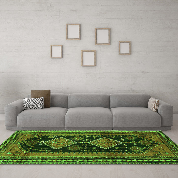 Machine Washable Persian Green Traditional Area Rugs in a Living Room,, wshtr2610grn