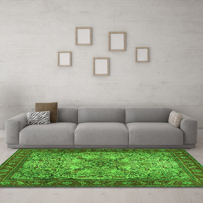 Machine Washable Persian Green Traditional Area Rugs in a Living Room,, wshtr2613grn
