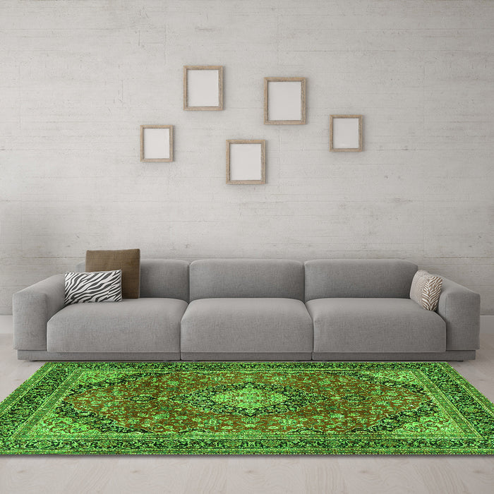 Machine Washable Medallion Green Traditional Area Rugs in a Living Room,, wshtr2614grn