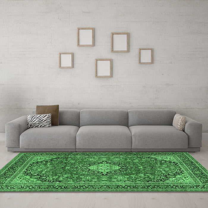 Machine Washable Medallion Emerald Green Traditional Area Rugs in a Living Room,, wshtr2614emgrn