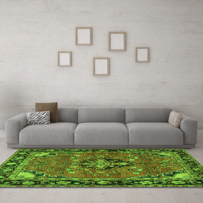 Machine Washable Persian Green Traditional Area Rugs in a Living Room,, wshtr2615grn