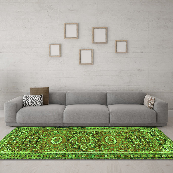 Machine Washable Persian Green Traditional Area Rugs in a Living Room,, wshtr2616grn