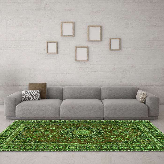Machine Washable Persian Green Traditional Area Rugs in a Living Room,, wshtr2618grn