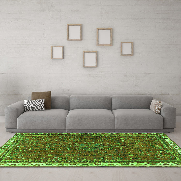 Machine Washable Persian Green Traditional Area Rugs in a Living Room,, wshtr2620grn
