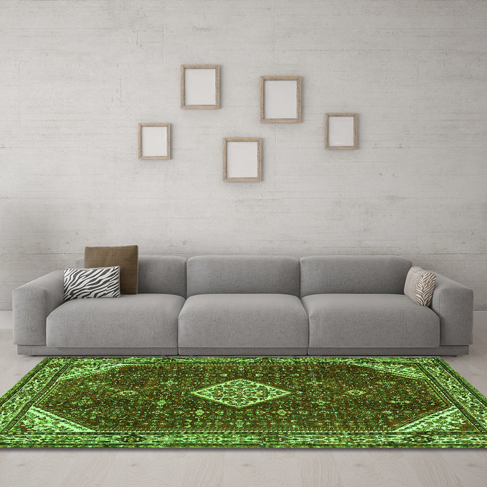 Machine Washable Medallion Green Traditional Area Rugs in a Living Room,, wshtr2621grn