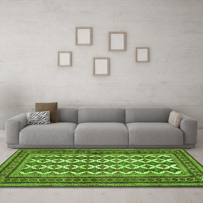 Machine Washable Persian Green Traditional Area Rugs in a Living Room,, wshtr2628grn