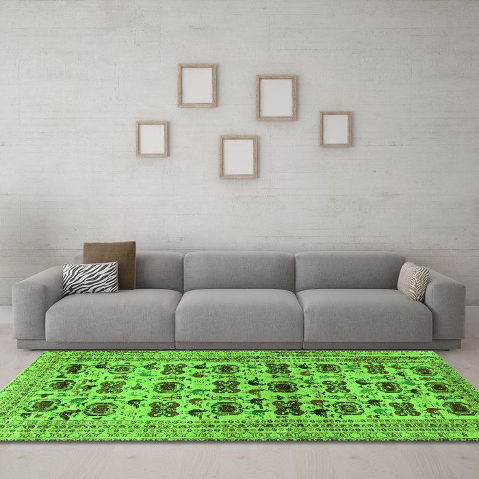 Machine Washable Persian Green Traditional Area Rugs in a Living Room,, wshtr2629grn
