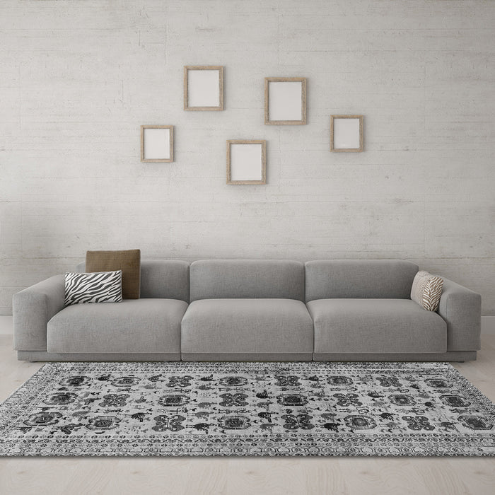 Machine Washable Persian Gray Traditional Rug in a Living Room,, wshtr2629gry