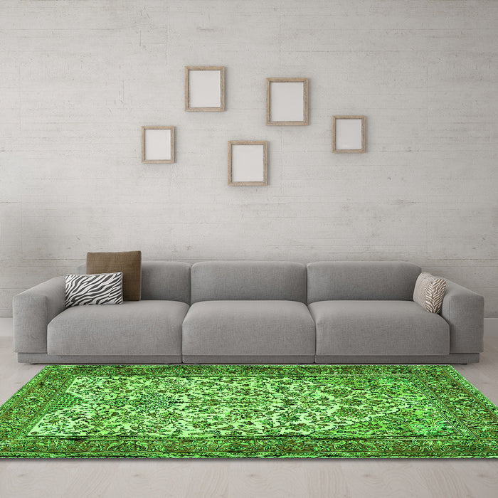 Machine Washable Persian Green Traditional Area Rugs in a Living Room,, wshtr2630grn