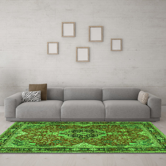 Machine Washable Persian Green Traditional Area Rugs in a Living Room,, wshtr2631grn