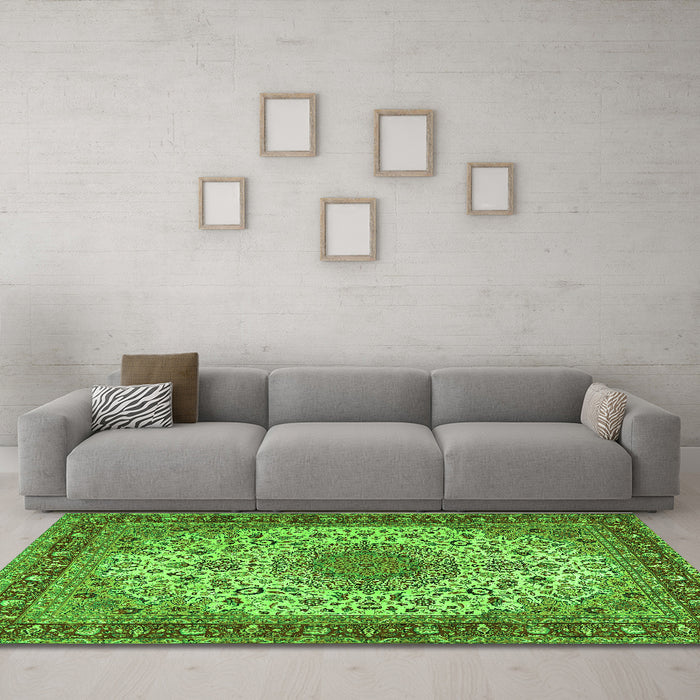 Machine Washable Persian Green Traditional Area Rugs in a Living Room,, wshtr2632grn