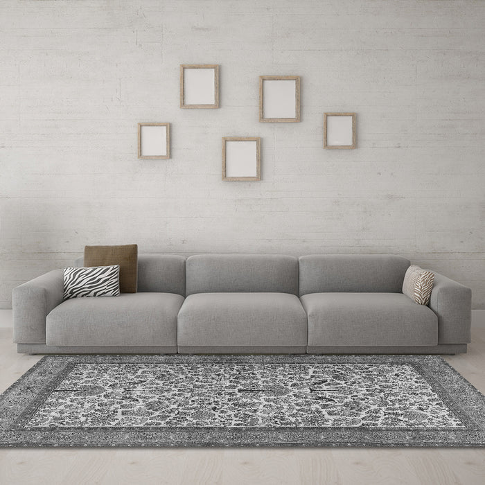 Machine Washable Persian Gray Traditional Rug in a Living Room,, wshtr2634gry