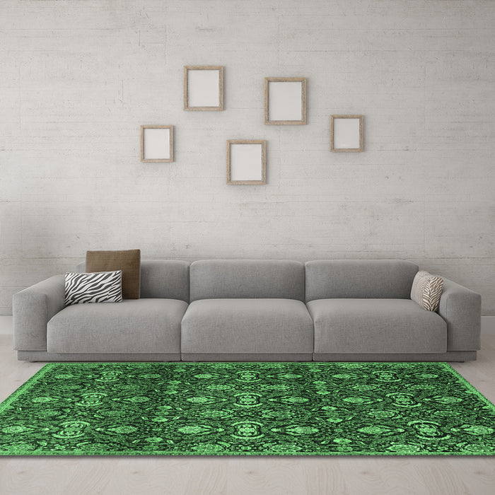 Machine Washable Persian Emerald Green Traditional Area Rugs in a Living Room,, wshtr2635emgrn