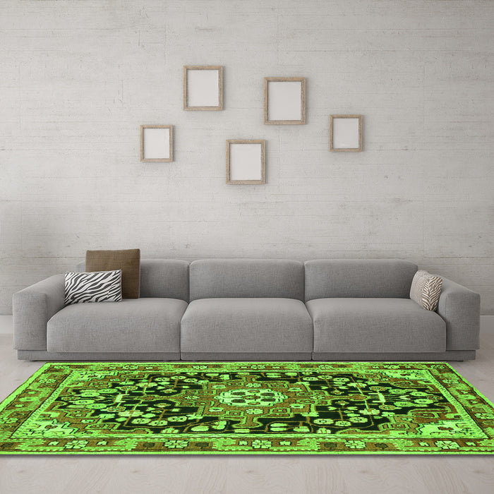 Machine Washable Persian Green Traditional Area Rugs in a Living Room,, wshtr2637grn