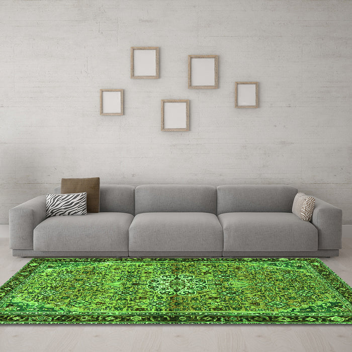 Machine Washable Persian Green Traditional Area Rugs in a Living Room,, wshtr2640grn