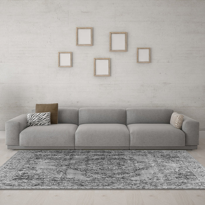 Machine Washable Persian Gray Traditional Rug in a Living Room,, wshtr2641gry