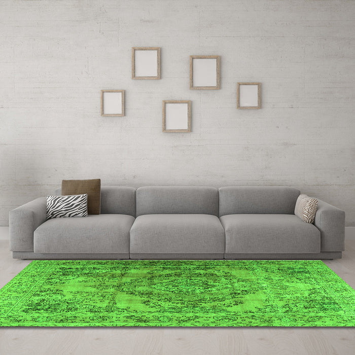 Machine Washable Persian Green Traditional Area Rugs in a Living Room,, wshtr2641grn