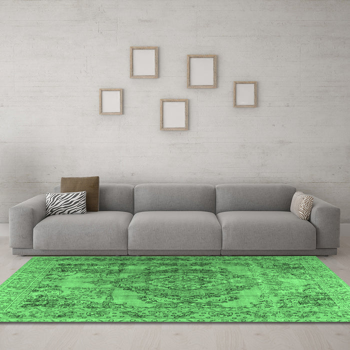 Machine Washable Persian Emerald Green Traditional Area Rugs in a Living Room,, wshtr2641emgrn