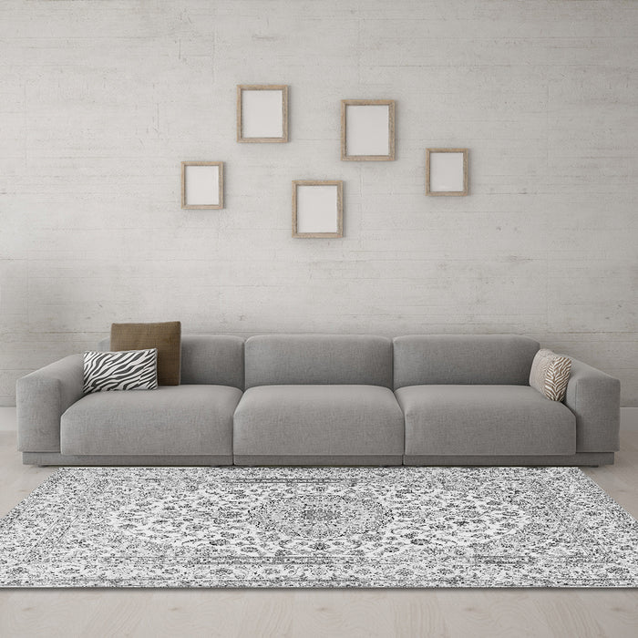 Machine Washable Medallion Gray Traditional Rug in a Living Room,, wshtr2642gry