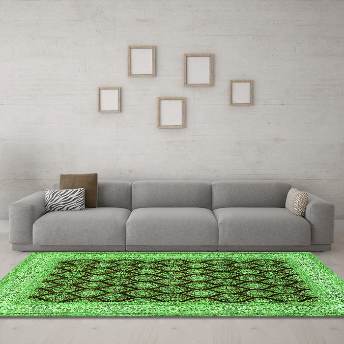 Machine Washable Persian Green Traditional Area Rugs in a Living Room,, wshtr2643grn
