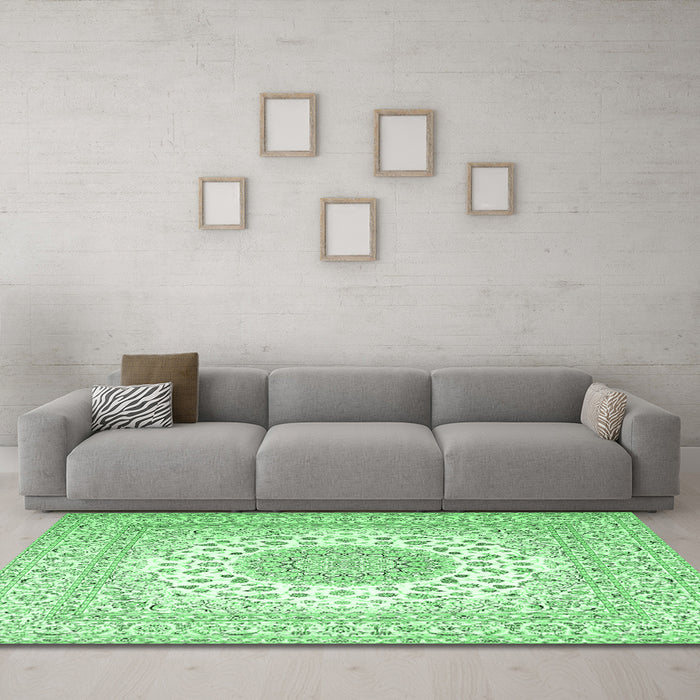 Machine Washable Persian Emerald Green Traditional Area Rugs in a Living Room,, wshtr2644emgrn