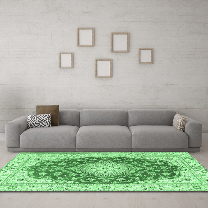 Machine Washable Persian Emerald Green Traditional Area Rugs in a Living Room,, wshtr2646emgrn