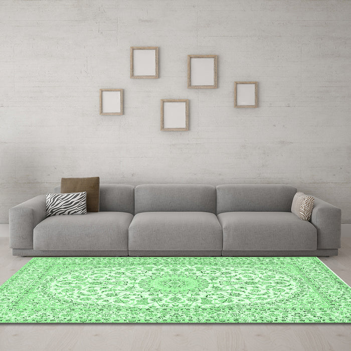 Machine Washable Medallion Emerald Green Traditional Area Rugs in a Living Room,, wshtr2647emgrn