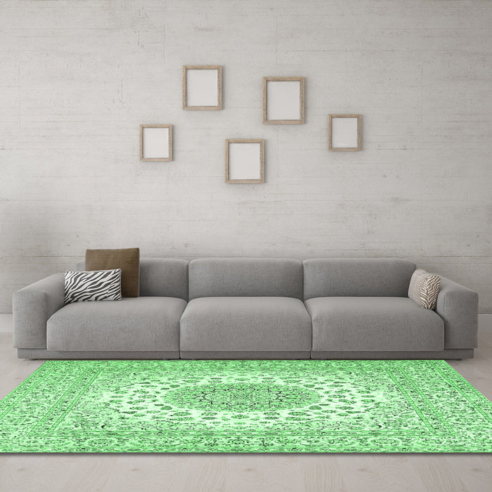 Machine Washable Medallion Emerald Green Traditional Area Rugs in a Living Room,, wshtr2648emgrn