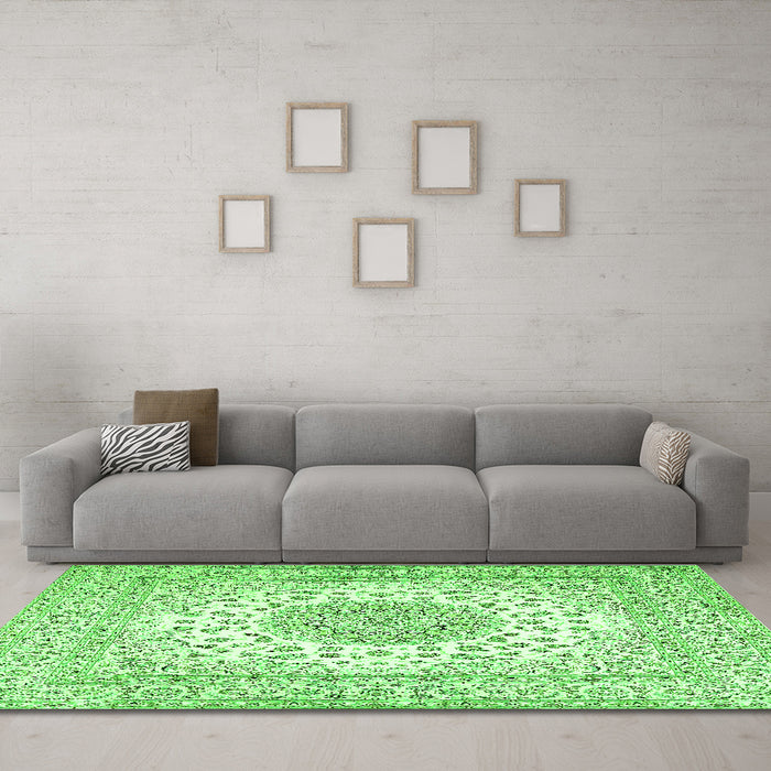 Machine Washable Medallion Green Traditional Area Rugs in a Living Room,, wshtr2648grn