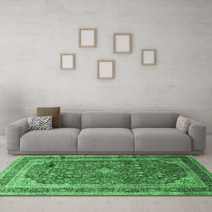 Machine Washable Medallion Emerald Green Traditional Area Rugs in a Living Room,, wshtr264emgrn