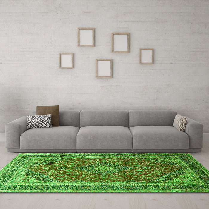 Machine Washable Medallion Green Traditional Area Rugs in a Living Room,, wshtr264grn