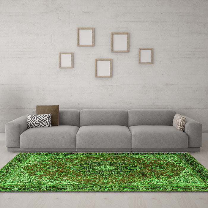 Machine Washable Medallion Green Traditional Area Rugs in a Living Room,, wshtr2650grn