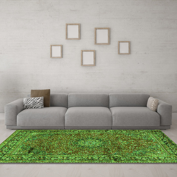 Machine Washable Persian Green Traditional Area Rugs in a Living Room,, wshtr2651grn