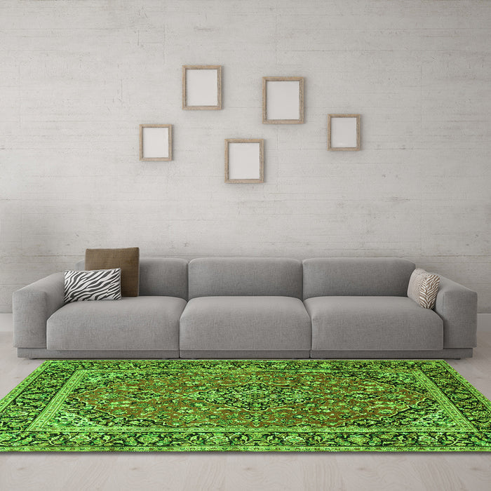 Machine Washable Persian Green Traditional Area Rugs in a Living Room,, wshtr2652grn