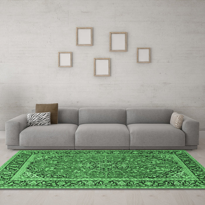 Machine Washable Persian Emerald Green Traditional Area Rugs in a Living Room,, wshtr2652emgrn