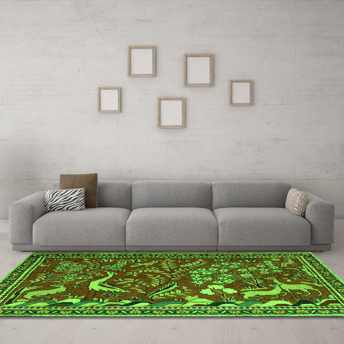 Machine Washable Animal Green Traditional Area Rugs in a Living Room,, wshtr2655grn