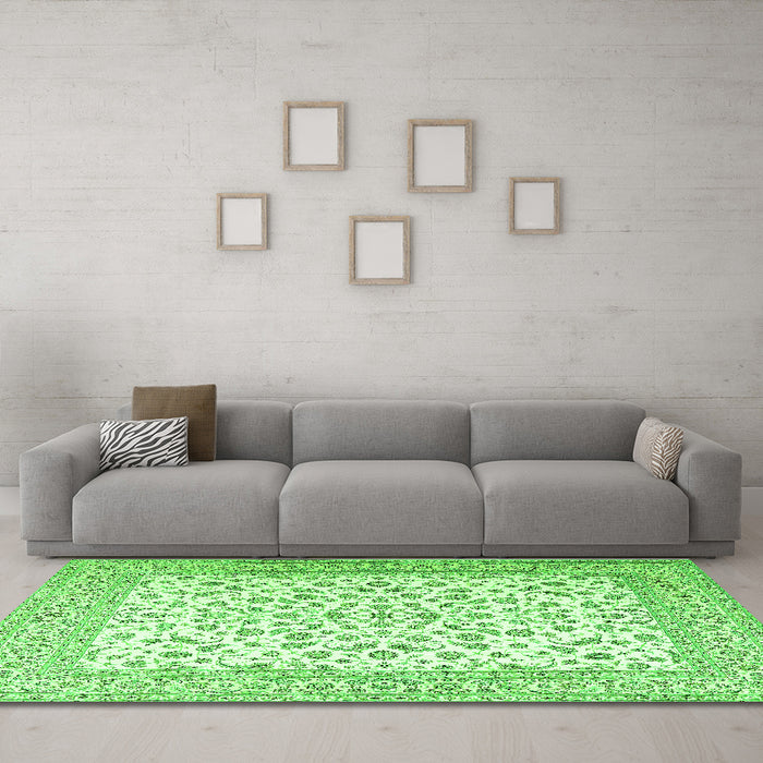 Machine Washable Persian Green Traditional Area Rugs in a Living Room,, wshtr2659grn