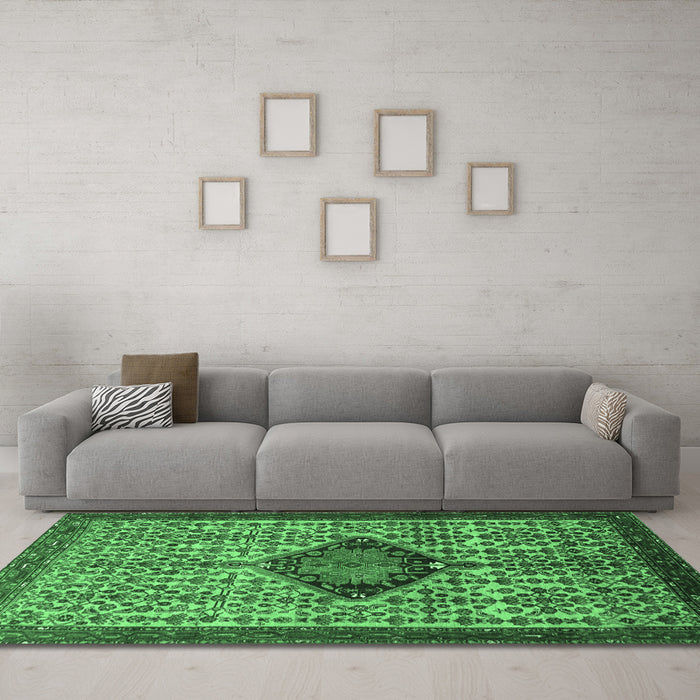 Machine Washable Persian Emerald Green Traditional Area Rugs in a Living Room,, wshtr265emgrn