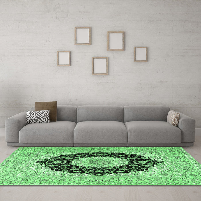 Machine Washable Medallion Emerald Green Traditional Area Rugs in a Living Room,, wshtr2660emgrn