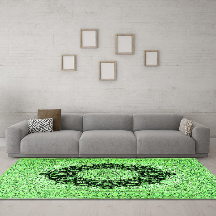 Machine Washable Medallion Green Traditional Area Rugs in a Living Room,, wshtr2660grn