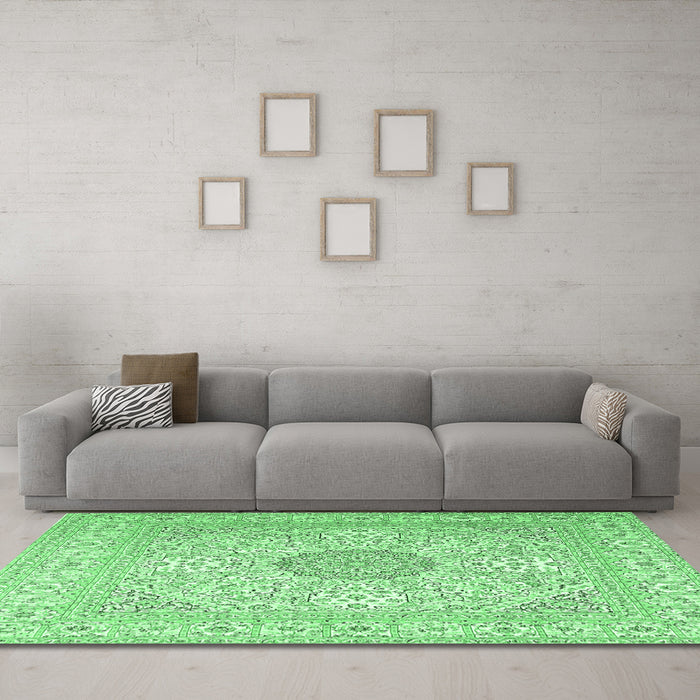 Machine Washable Medallion Emerald Green Traditional Area Rugs in a Living Room,, wshtr2661emgrn