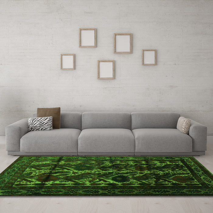 Machine Washable Persian Green Traditional Area Rugs in a Living Room,, wshtr2668grn
