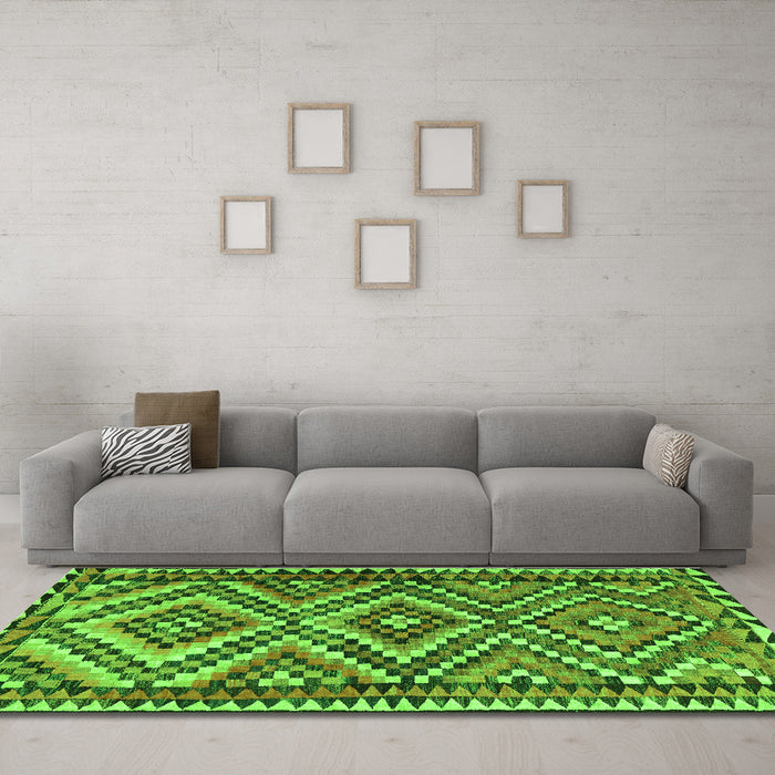 Machine Washable Persian Green Traditional Area Rugs in a Living Room,, wshtr2670grn